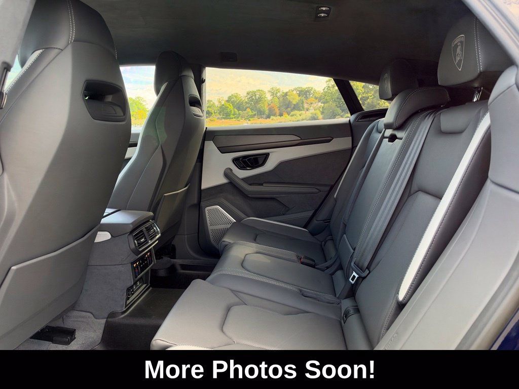 Used 2025 Lamborghini Urus SE AWD/4WD image 35