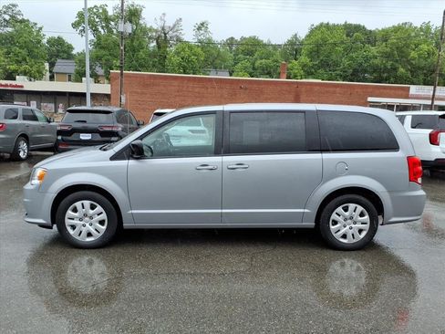 Used 2018 Dodge Grand Caravan SE w/ UConnect Hands-Free Group FWD image 7