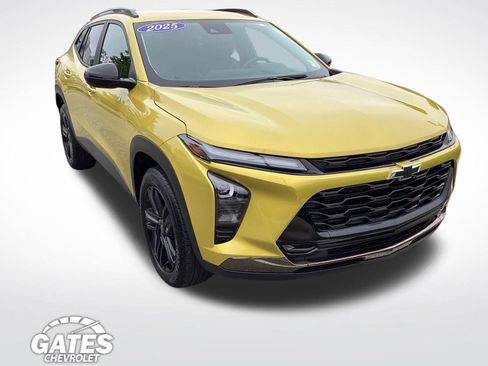 Used 2025 Chevrolet Trax ACTIV w/ Driver Confidence Package FWD image 1