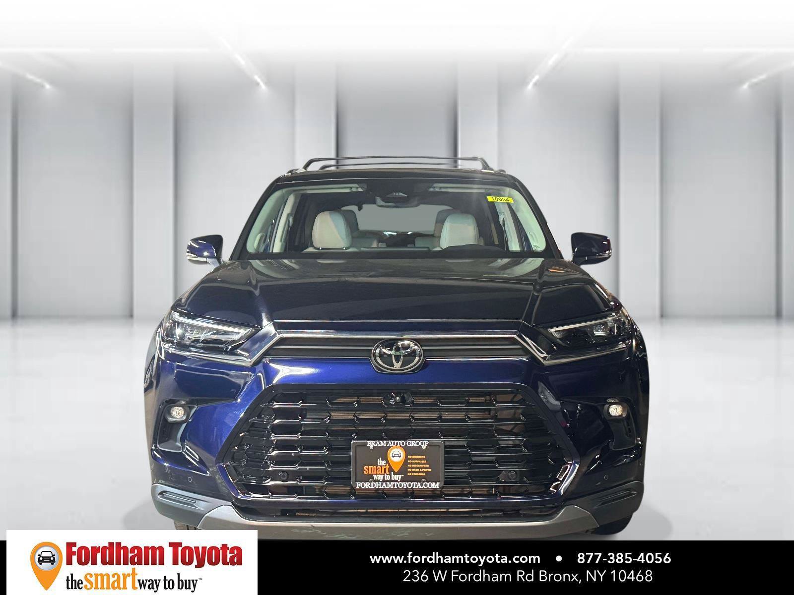 Used 2024 Toyota Grand Highlander AWD image 2