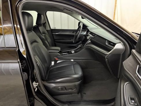 Used 2021 Jeep Grand Cherokee L Limited AWD/4WD image 32