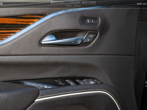 Used 2023 Cadillac Escalade ESV Luxury image 54