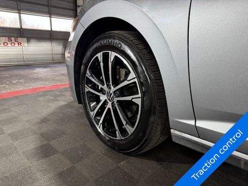 Used 2023 Volkswagen Jetta Sport image 7