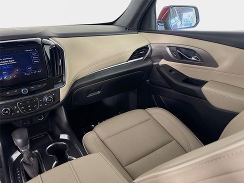 Used 2023 Chevrolet Traverse Premier FWD image 27