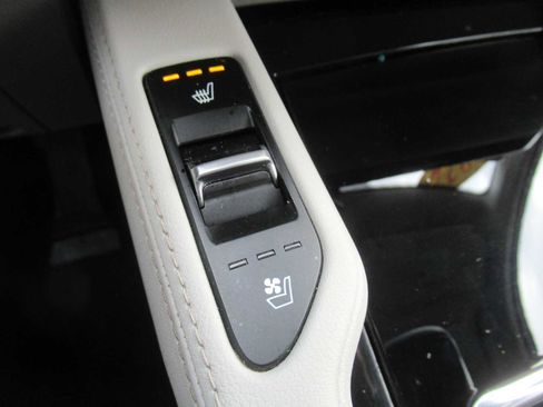 Used 2022 Kia Telluride EX w/ EX Premium Package image 32