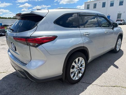 Used 2023 Toyota Highlander Limited AWD/4WD image 3