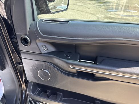 Used 2022 Ford Expedition XLT AWD/4WD image 19