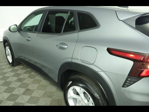 Used 2024 Chevrolet Trax LS w/ LS Convenience Package image 16