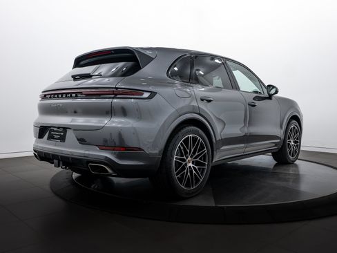 Certified 2025 Porsche Cayenne image 7