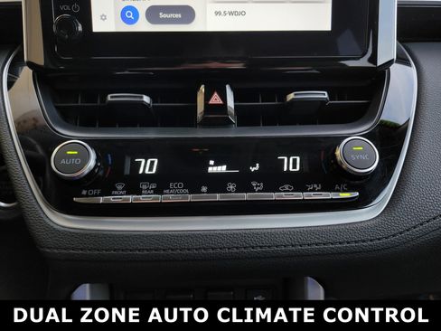 Used 2023 Toyota Corolla Cross XLE image 8