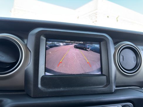 Used 2018 Jeep Wrangler Unlimited Sport S AWD/4WD image 21
