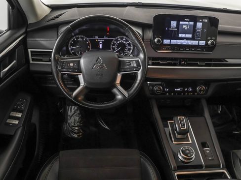 Used 2024 Mitsubishi Outlander AWD image 36