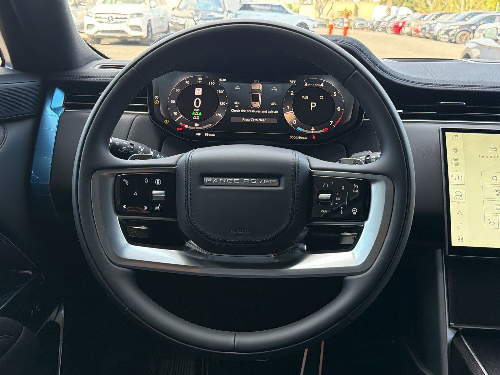 New 2026 Land Rover Range Rover Long Wheelbase SE AWD/4WD image 11