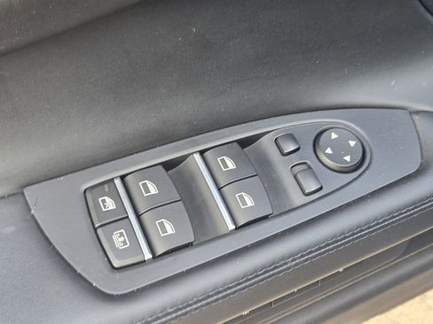 Used 2014 BMW 750i image 27