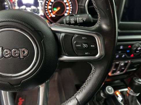 Used 2018 Jeep Wrangler Unlimited Sahara image 18