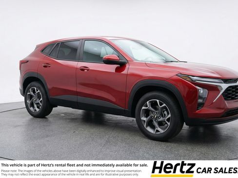 Used 2025 Chevrolet Trax LT FWD image 1