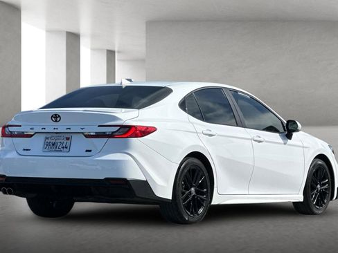 Used 2025 Toyota Camry SE image 4