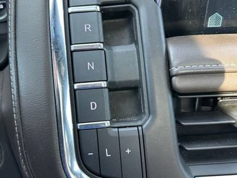 Used 2022 Chevrolet Tahoe LT w/ Luxury Package AWD/4WD image 36