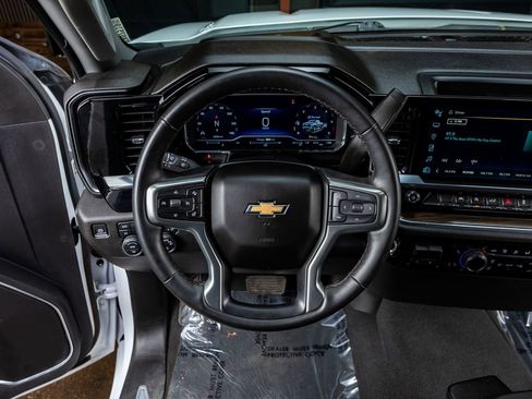 Used 2023 Chevrolet Silverado 1500 LT w/ Z71 Off-Road Package image 18