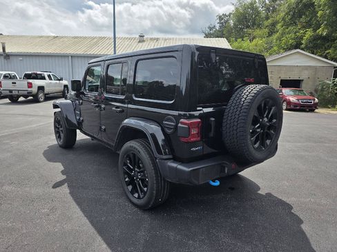 Used 2024 Jeep Wrangler Unlimited Sahara AWD/4WD image 5