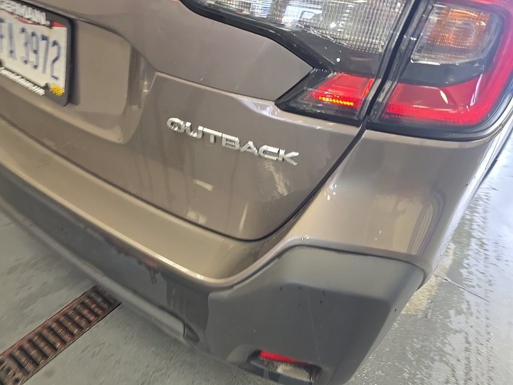 Used 2023 Subaru Outback Premium AWD/4WD image 4