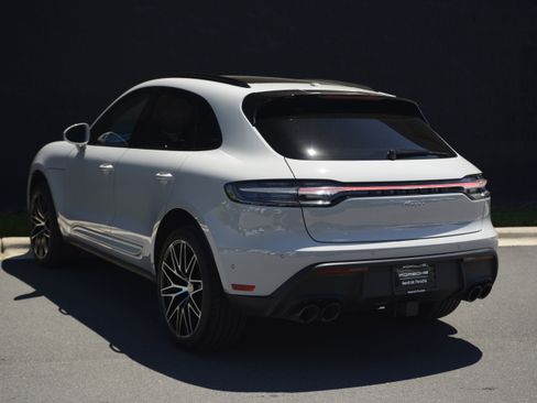 Certified 2026 Porsche Macan AWD/4WD image 3