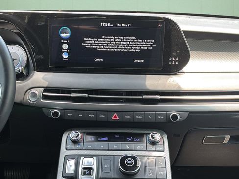 Used 2024 Hyundai Palisade SEL FWD image 19