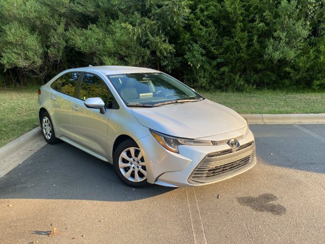 Used 2023 Toyota Corolla LE FWD image 1