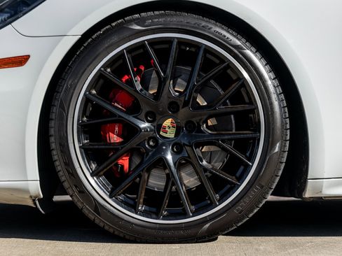 Used 2020 Porsche Panamera GTS image 13