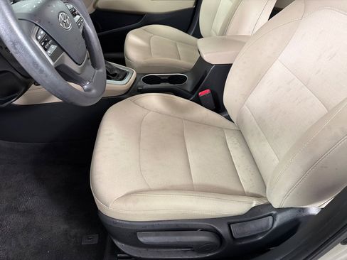 Used 2017 Hyundai Elantra SE image 12