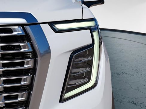 New 2026 GMC Yukon Denali w/ Sun & Power Step Package image 3