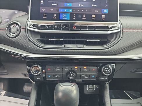 Used 2022 Jeep Compass Trailhawk w/ Trailhawk Elite Group image 27