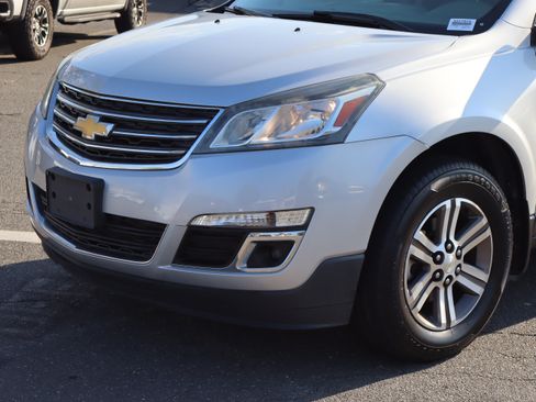 Used 2017 Chevrolet Traverse LT AWD/4WD image 6