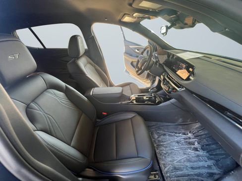 Used 2025 Buick Envista Sport Touring w/ Convenience II Package image 18