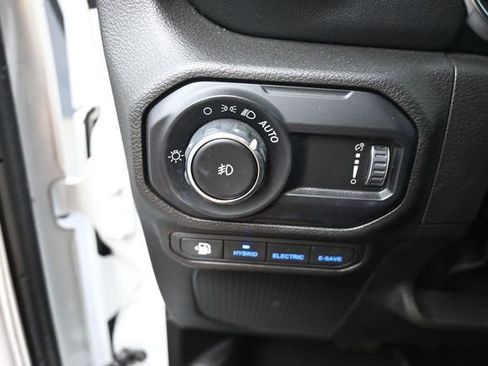 Used 2023 Jeep Wrangler Unlimited Sahara w/ Cold Weather Group AWD/4WD image 18
