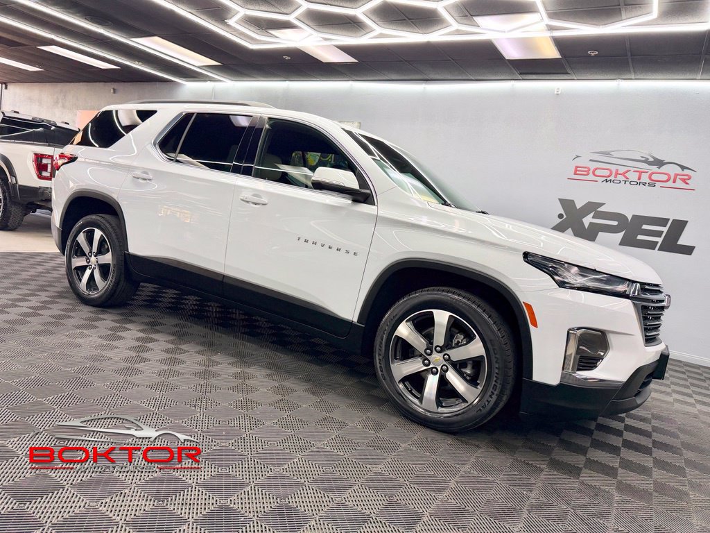 Used 2022 Chevrolet Traverse LT w/ LT Premium Package FWD image 1