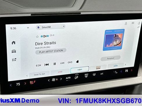 Certified 2025 Ford Explorer ST-Line w/ ST-Line Street Pack image 24