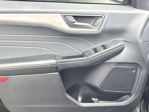 Certified 2022 Ford Escape SE w/ SE Sport Appearance Package image 18