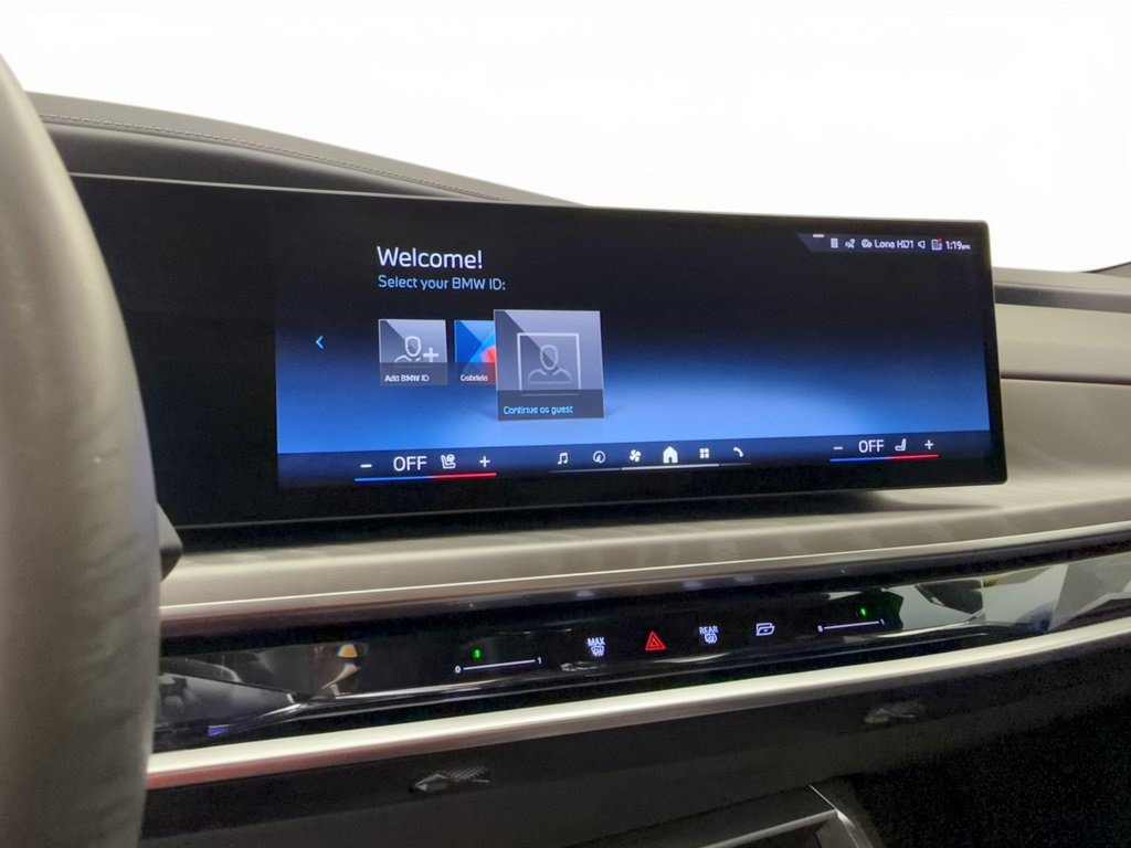 Used 2025 BMW 740i w/ Premium Package RWD image 23