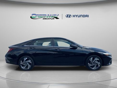 New 2025 Hyundai Elantra Limited image 6