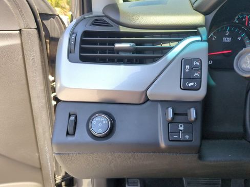 Used 2018 Chevrolet Tahoe LT w/ LT Signature Package RWD image 30
