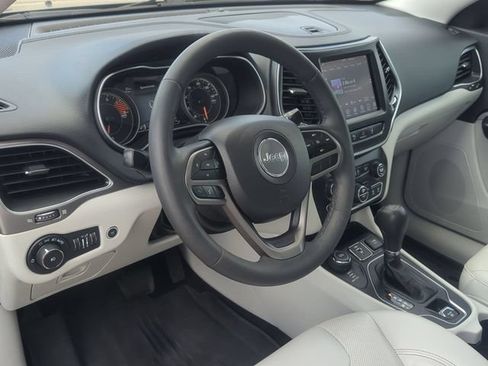Used 2022 Jeep Cherokee Latitude Lux w/ Sun & Sound Group AWD/4WD image 12