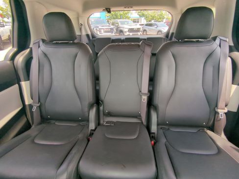 Certified 2024 Kia Carnival LX FWD image 19