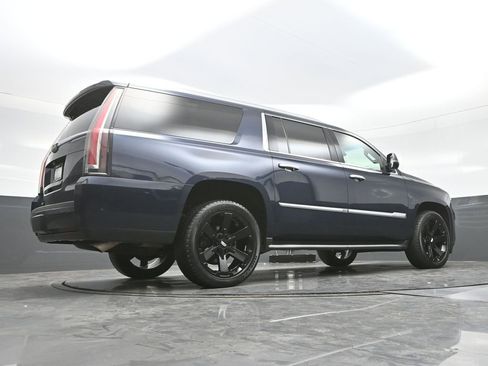 Used 2019 Cadillac Escalade ESV Luxury image 33