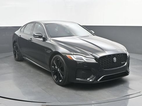 Certified 2024 Jaguar XF R-Dynamic SE AWD/4WD image 9