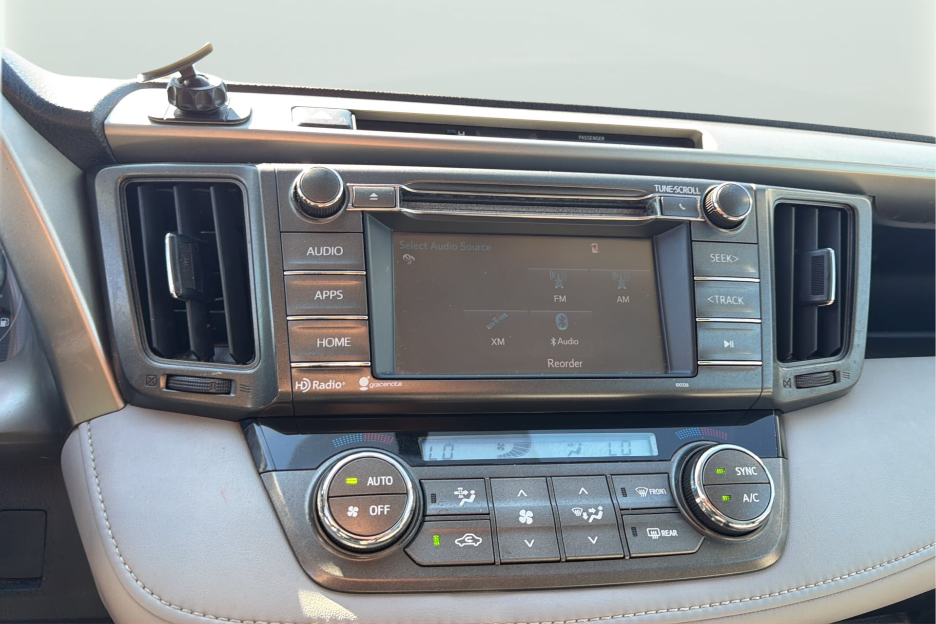 Used 2015 Toyota RAV4 XLE FWD image 25