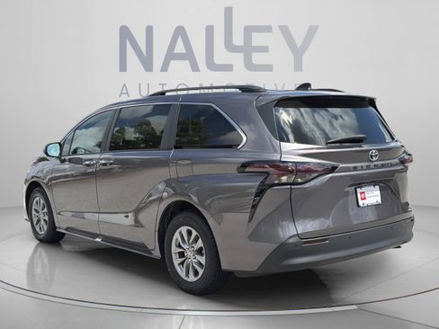 Certified 2024 Toyota Sienna XLE FWD image 3