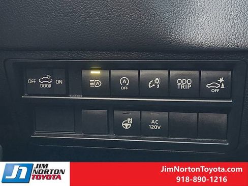 Used 2025 Toyota Tundra Limited image 24