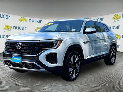 Used 2024 Volkswagen Atlas Cross Sport SE w/ Panoramic Sunroof Package AWD/4WD image 2