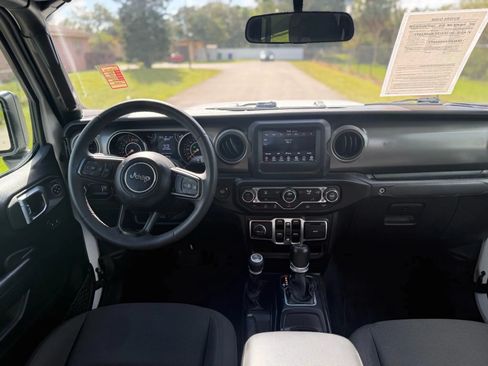 Used 2023 Jeep Gladiator Sport AWD/4WD image 9